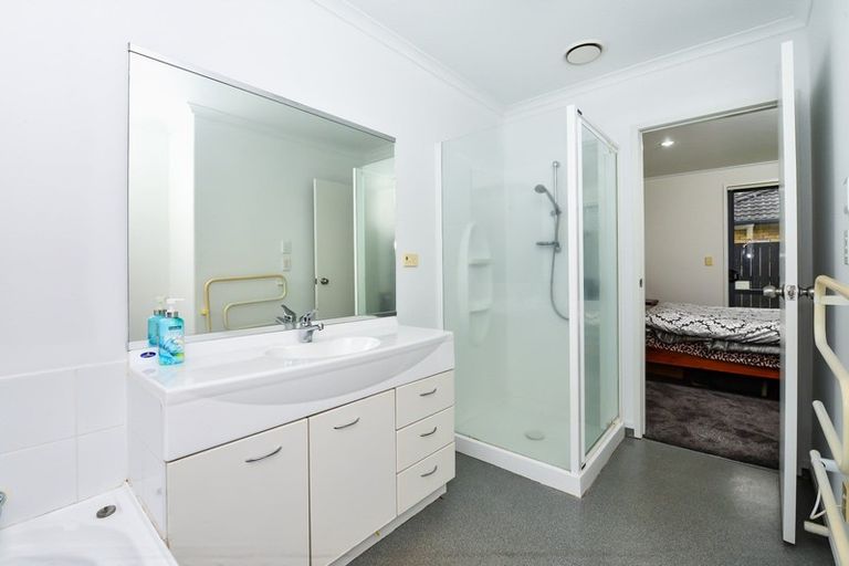 Photo of property in 13 Nobleman Place, Hamilton East, Hamilton, 3216