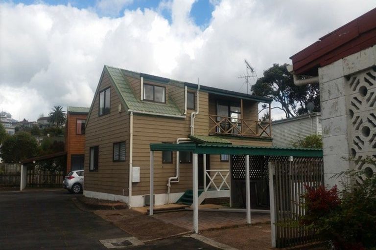 Photo of property in 18 Sulphur Beach Road, Northcote Point, Auckland, 0627