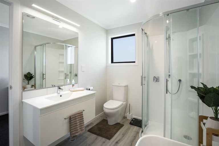 Photo of property in 1e Breakwater Way, Whitby, Porirua, 5024