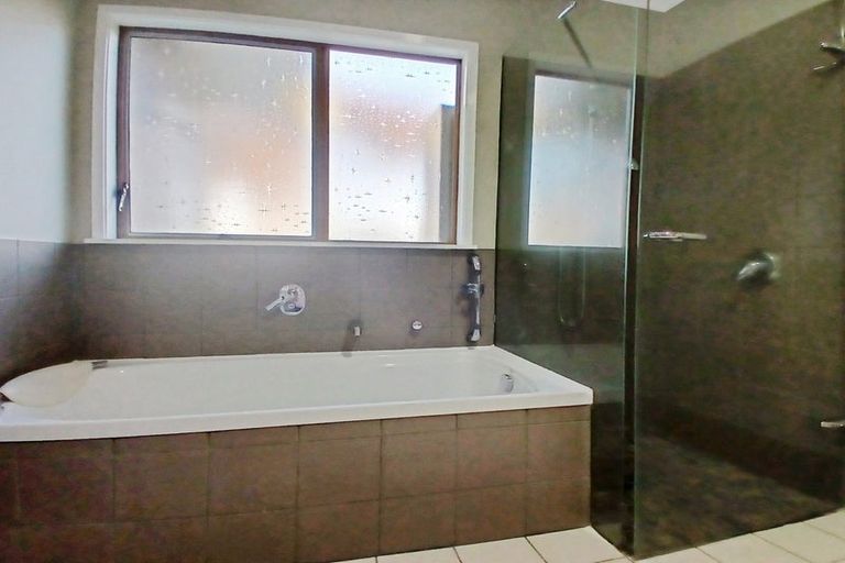 Photo of property in 36 James Evans Drive, Northcote, Auckland, 0627