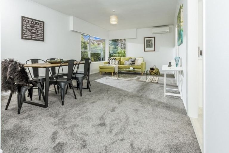 Photo of property in 2/8 Tobruk Crescent, Milford, Auckland, 0620