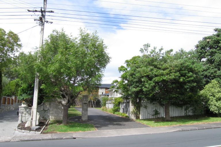 Photo of property in 231 Beach Road, Campbells Bay, Auckland, 0630