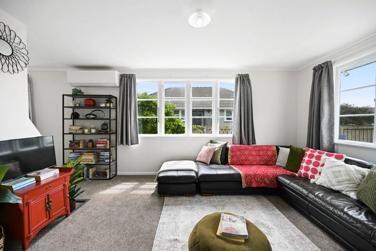 Photo of property in 15 Paul Crescent, Fairfield, Hamilton, 3214