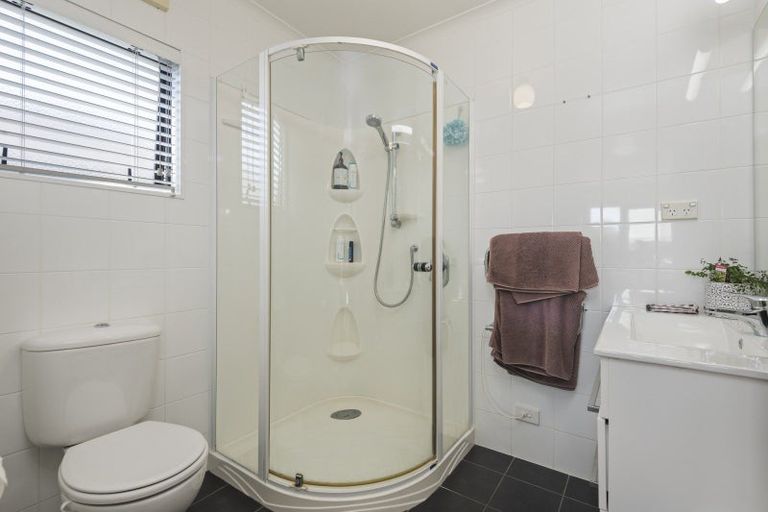 Photo of property in 8 La Lena Grove, Fitzherbert, Palmerston North, 4410