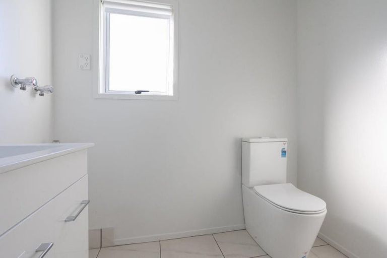 Photo of property in 126 Archibald Road, Kelston, Auckland, 0602