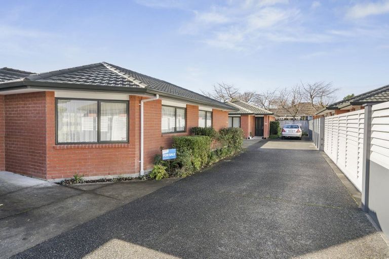 Photo of property in 2/32 Gibbons Street, Upper Hutt Central, Upper Hutt, 5018