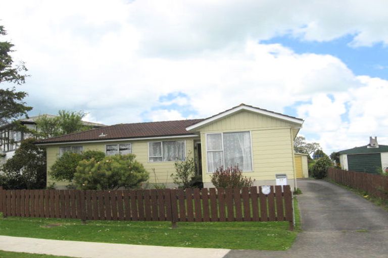 Photo of property in 17 Yearsley Place, Manurewa, Auckland, 2102
