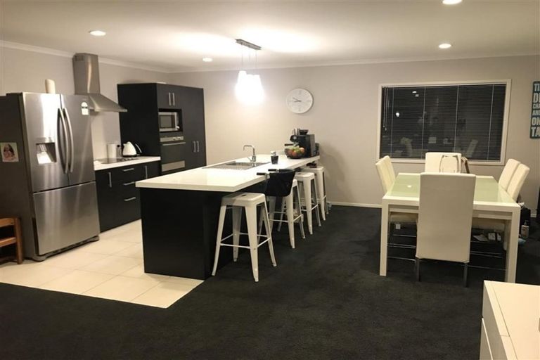 Photo of property in 76 Sunstone Crescent, Timberlea, Upper Hutt, 5018