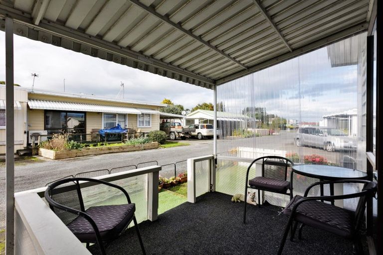 Photo of property in Orange Grove Flats, 2/549 Childers Road, Te Hapara, Gisborne, 4010