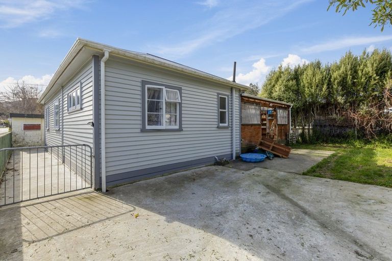 Photo of property in 30 Moores Valley Road, Wainuiomata, Lower Hutt, 5014