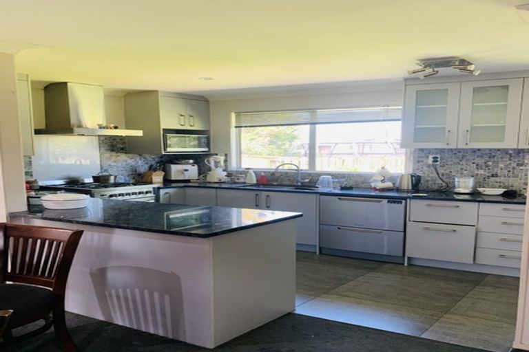 Photo of property in 12 Kirrama Place, Conifer Grove, Takanini, 2112