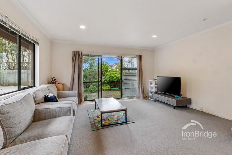 Photo of property in 1/6 Sunnydale Place, Oteha, Auckland, 0632