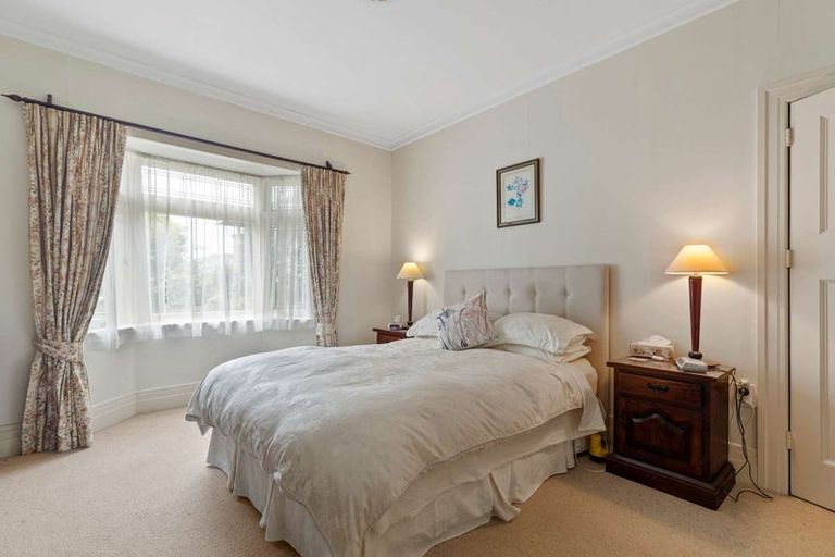 Photo of property in 36 Onewa Road, Northcote Point, Auckland, 0627