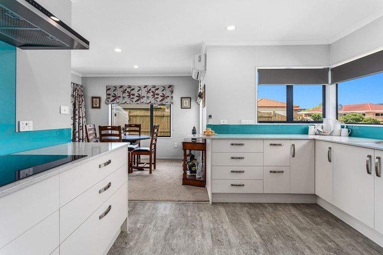 Photo of property in 21 Edgewater Grove, Whakatane, 3120