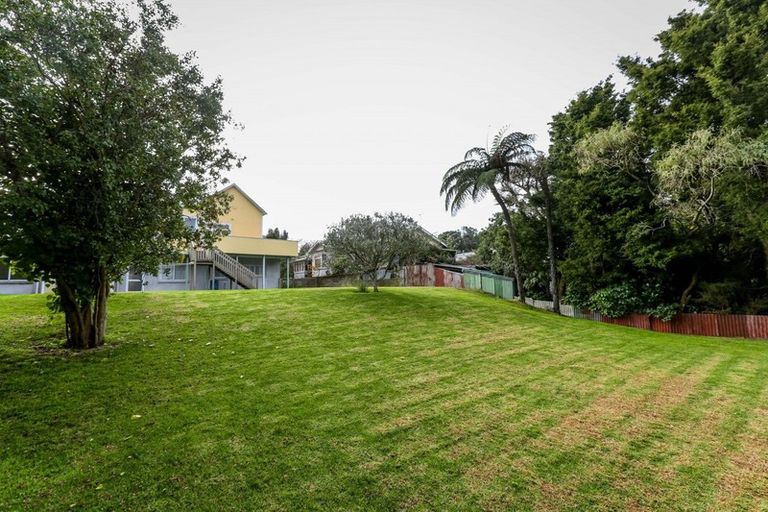 Photo of property in 24 Pendarves Street, New Plymouth, 4310
