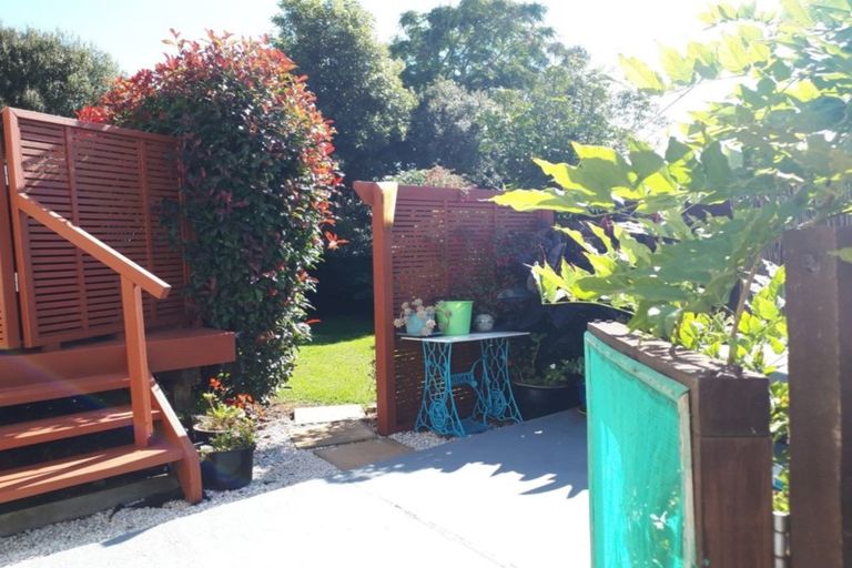 Photo of property in 6 Riverside Drive, Waiuku, 2123