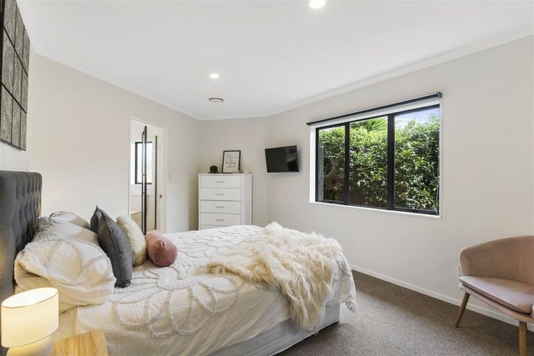 Photo of property in 10a De Thiery Place, Pakuranga Heights, Auckland, 2010