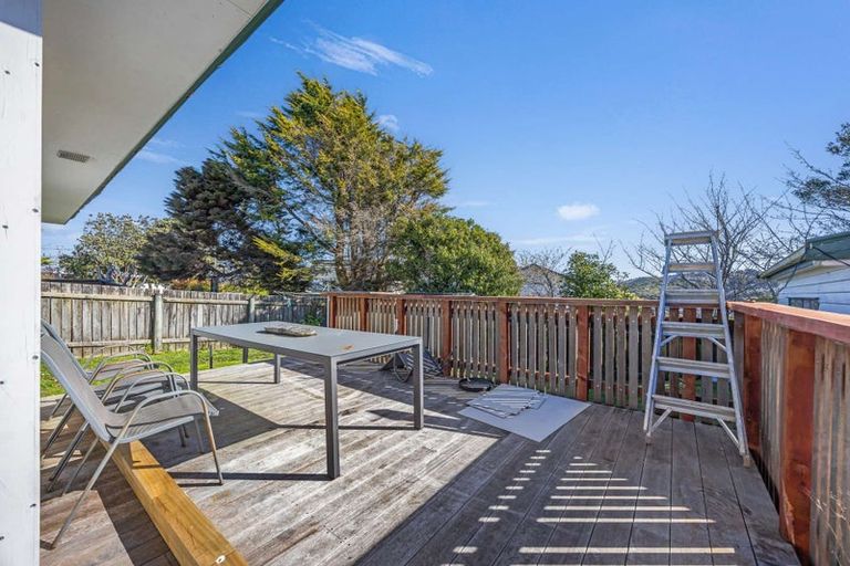 Photo of property in 4 Wisteria Grove, Maungaraki, Lower Hutt, 5010