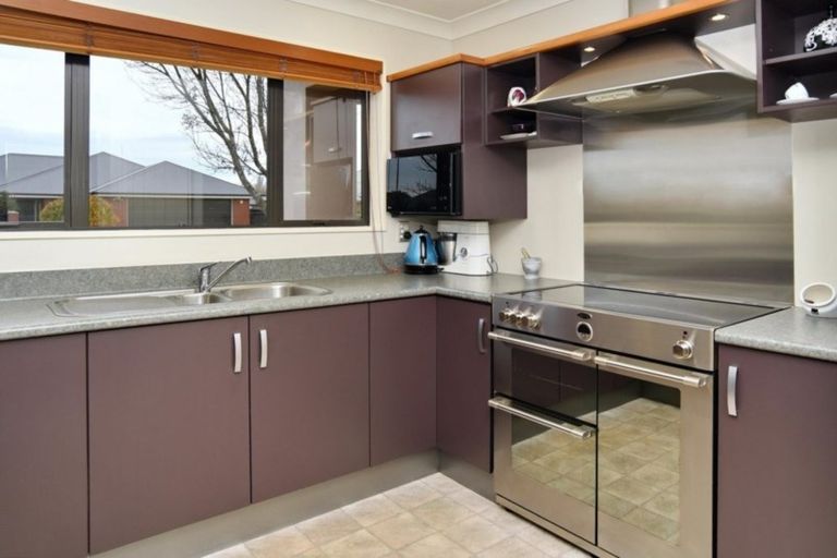 Photo of property in 2 Ross Place, Northwood, Christchurch, 8051