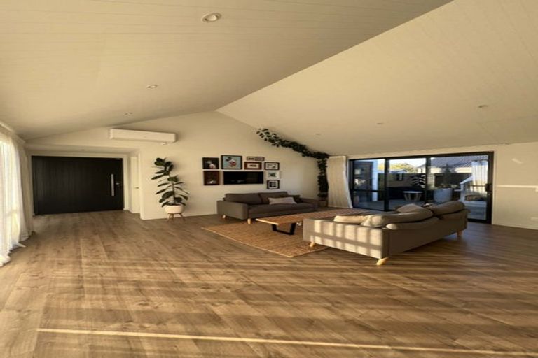 Photo of property in 12 Irvines Track, Halswell, Christchurch, 8025