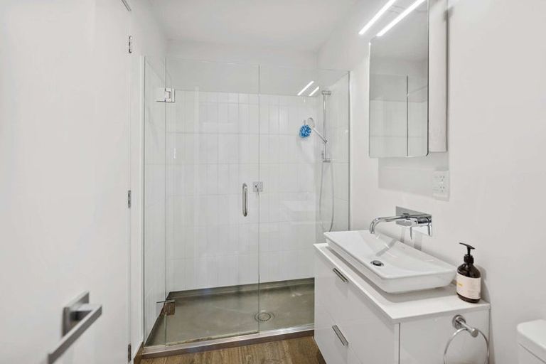 Photo of property in 9/83 Hinemoa Street, Birkenhead, Auckland, 0626