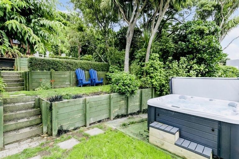 Photo of property in 13 Paisley Terrace, Karori, Wellington, 6012