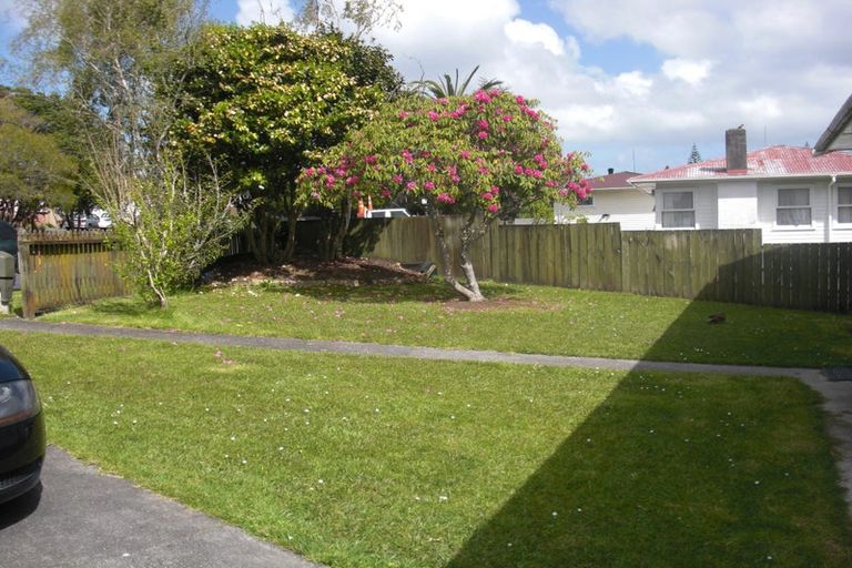 Photo of property in 83 Barrys Road, Glendene, Auckland, 0602