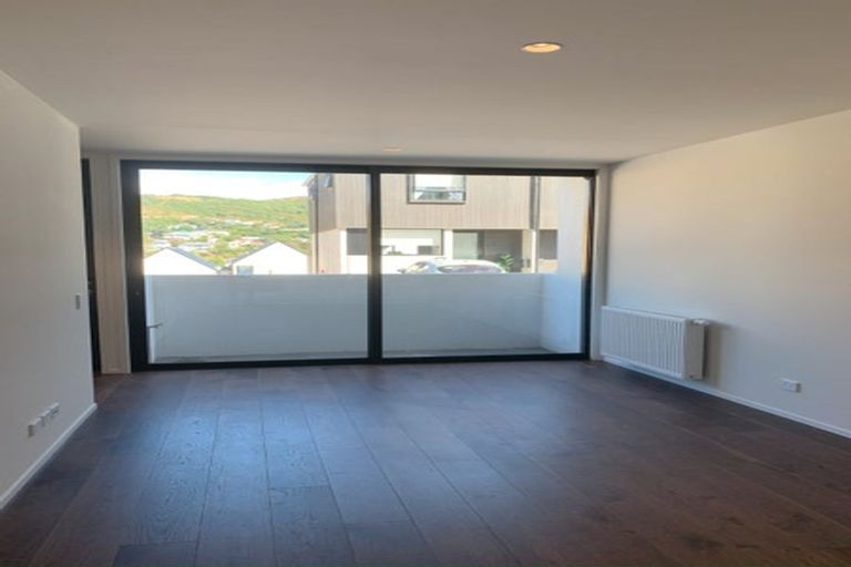 Photo of property in 19 Jean Caldwell Way, Island Bay, Wellington, 6023