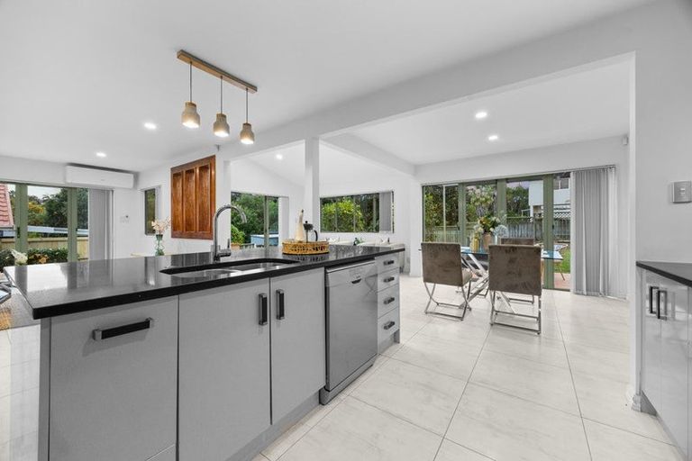 Photo of property in 68 Marina View Drive, West Harbour, Auckland, 0618