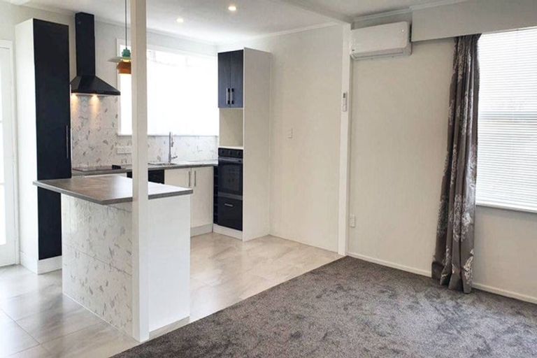 Photo of property in 2/24 Dale Crescent, Pakuranga, Auckland, 2010