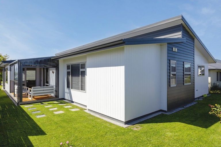 Photo of property in 19 Noumea Drive, Rangatira Park, Taupo, 3330