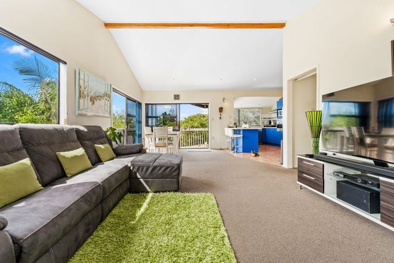 Photo of property in 33 Gledstane Road, Stanmore Bay, Whangaparaoa, 0932