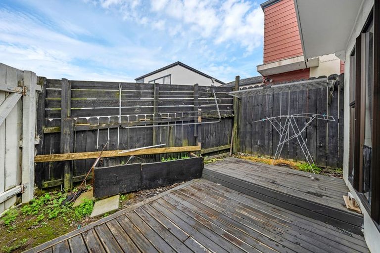 Photo of property in 19 Rakich Place, Henderson, Auckland, 0612