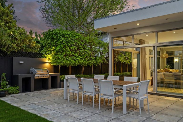 Photo of property in 35 Waiwetu Street, Fendalton, Christchurch, 8052