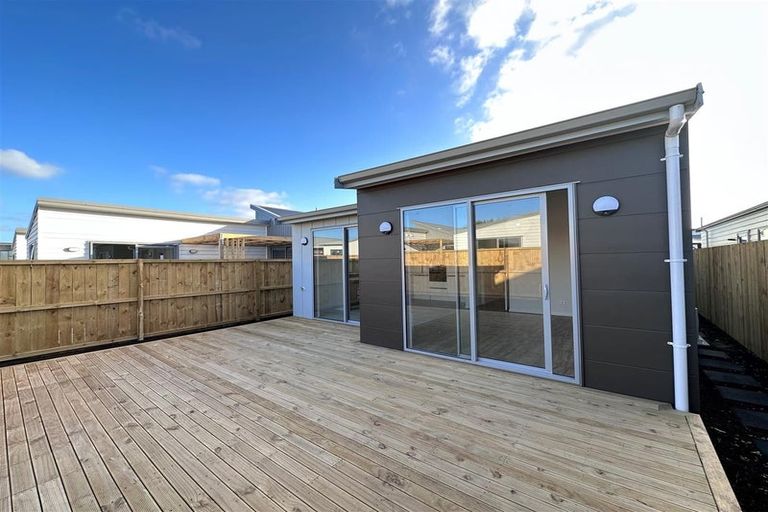 Photo of property in 16 Clayden Shuttleworth Street, Papakura, 2110