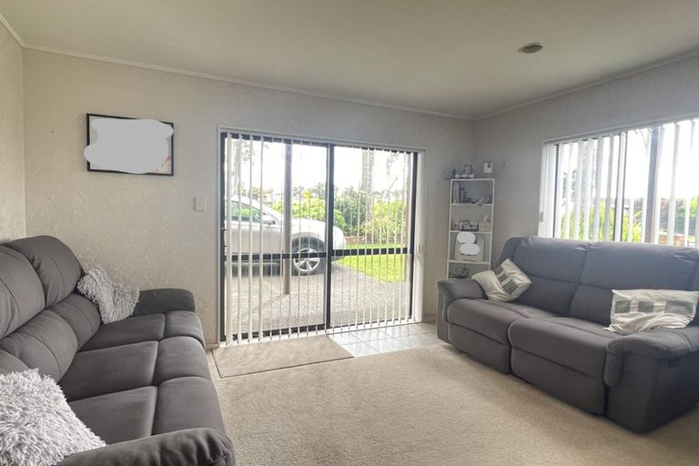 Photo of property in 1/994 Beach Road, Torbay, Auckland, 0630