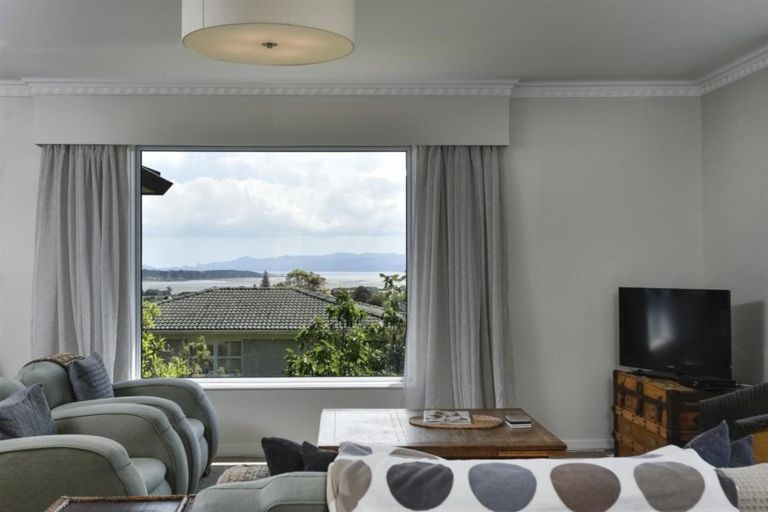 Photo of property in 41 Ridgemount Rise, Mangere Bridge, Auckland, 2022