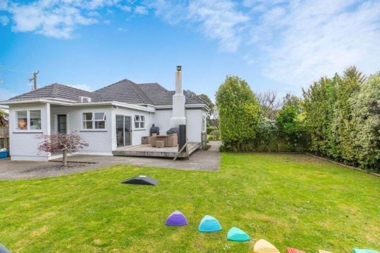 Photo of property in 2 Hinemoa Street, Paraparaumu, 5032