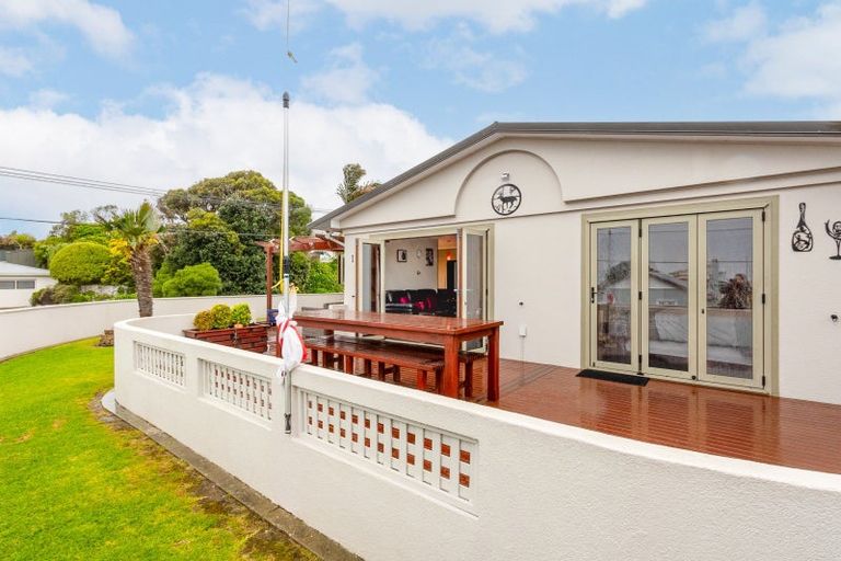 Photo of property in 117 Seaview Road, Paraparaumu Beach, Paraparaumu, 5032