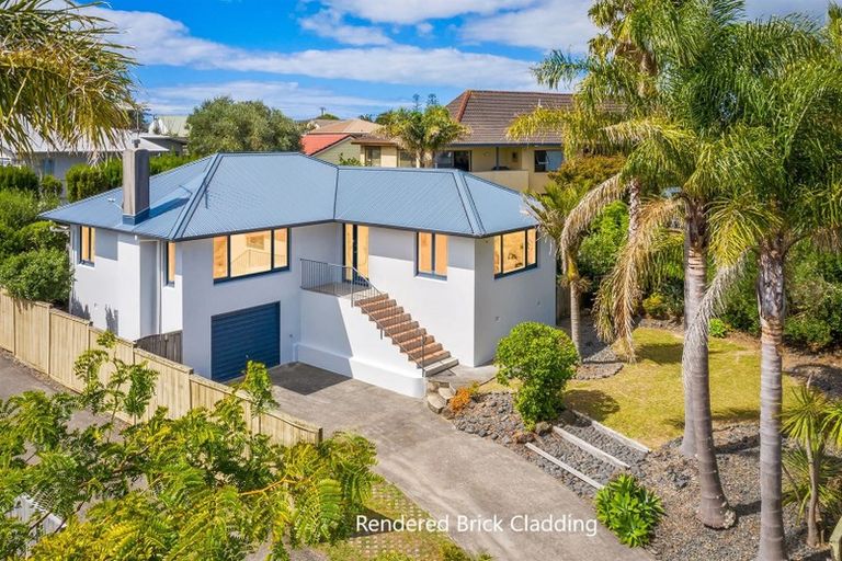 Photo of property in 1/16 Tobruk Crescent, Milford, Auckland, 0620