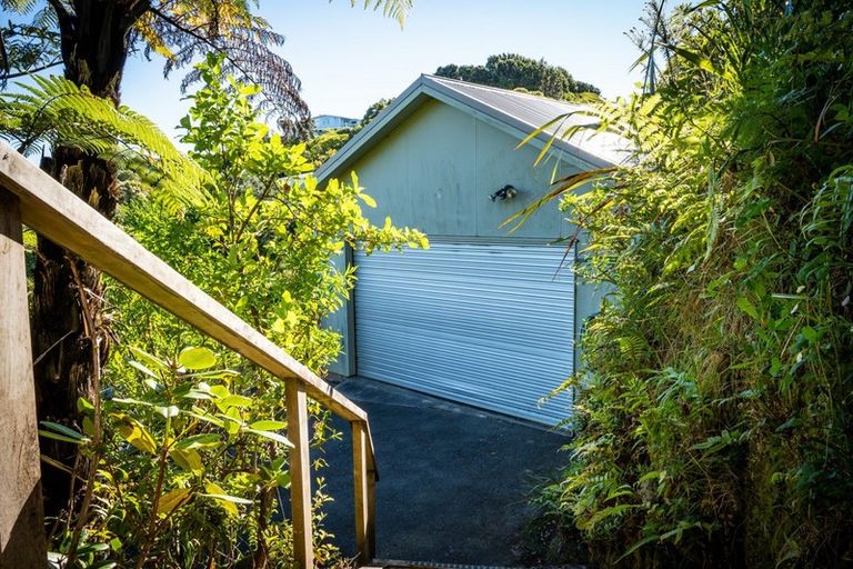 Photo of property in 40 Akatea Road, Korokoro, Lower Hutt, 5012