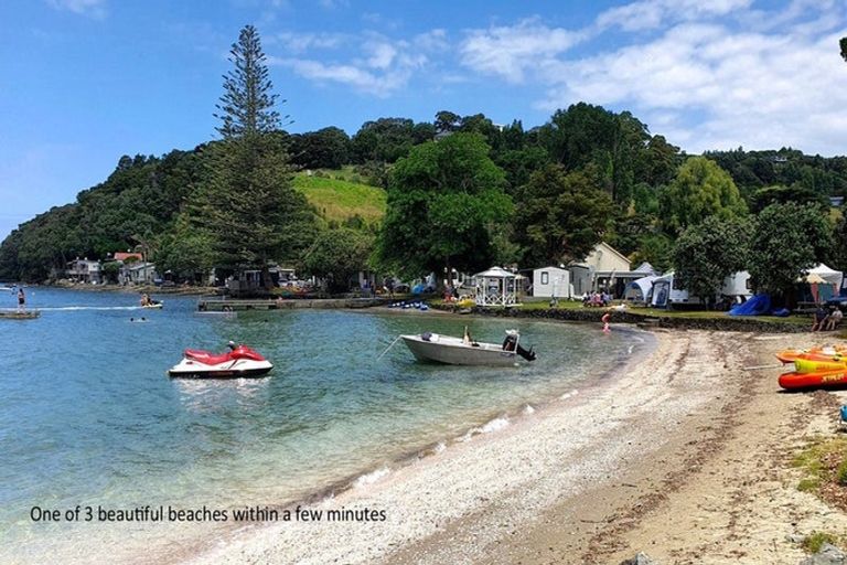 Photo of property in 76 Brick Bay Drive, Sandspit, Warkworth, 0982