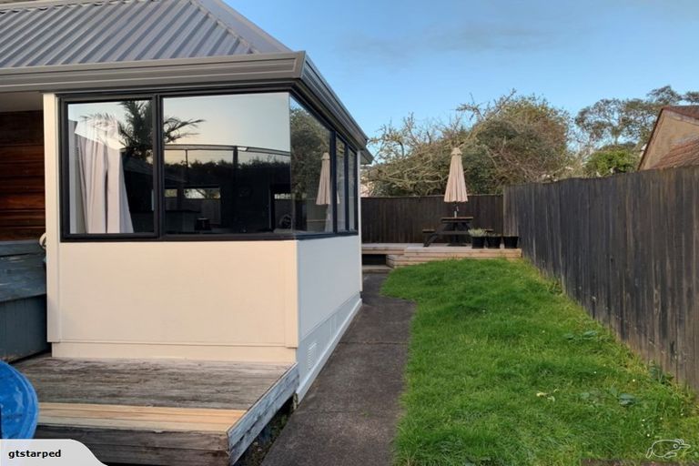 Photo of property in 2/5 Holland Road, Hillcrest, Auckland, 0627