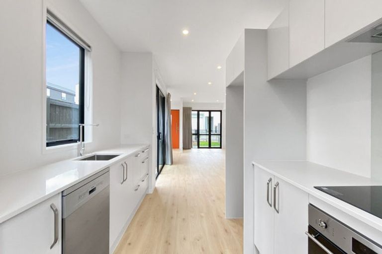 Photo of property in 17b Cessna Crescent, Mangere, Auckland, 2022