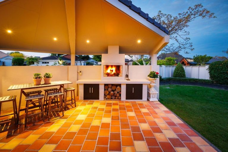 Photo of property in 2 Balmoral Drive, Terrace End, Palmerston North, 4410