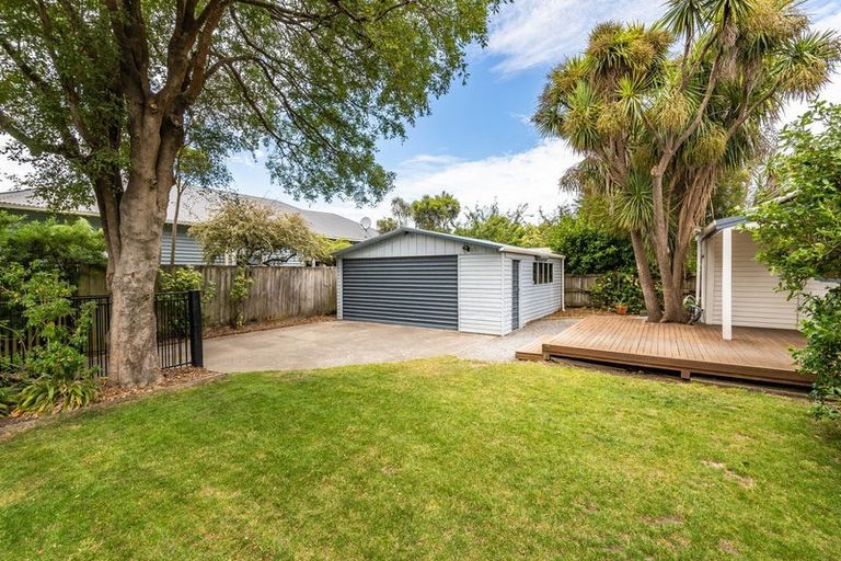 Photo of property in 6 Sandwich Road, Beckenham, Christchurch, 8023