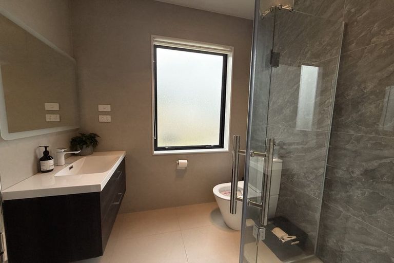 Photo of property in 10 Maraeariki Avenue, Orewa, 0931