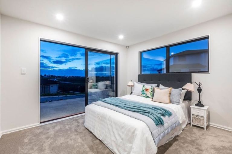 Photo of property in 21 Merv Clarke Lane, Massey, Auckland, 0614