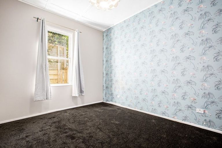 Photo of property in 15 Connaught Terrace, Brooklyn, Wellington, 6021