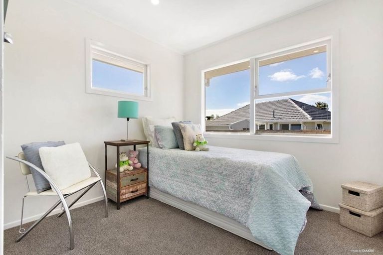 Photo of property in 27 Roby Street, Te Atatu Peninsula, Auckland, 0610